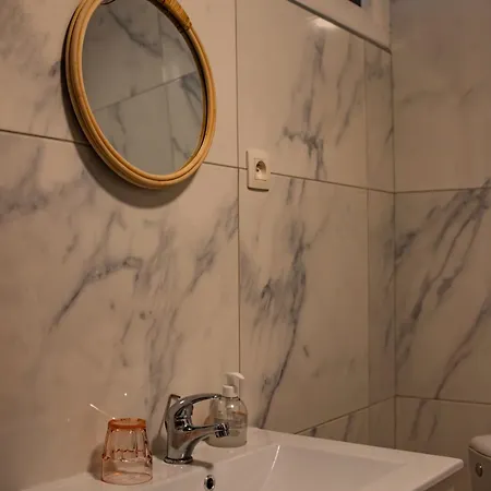 Des Chartriers Apartment *