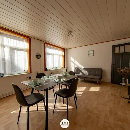 Des Chartriers アパート モンス