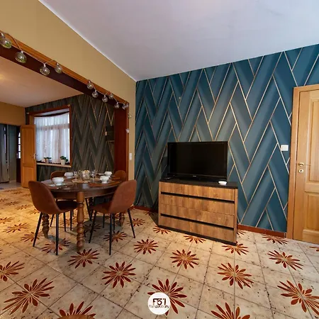 Des Chartriers Apartment