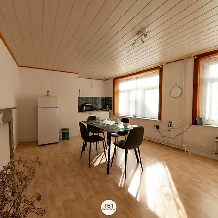 Des Chartriers Apartment *